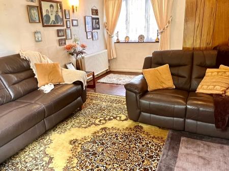 3 bedroom Semi-detached house for sale in Perkyn Road, Thurnby Lodge, Leicester, LE5