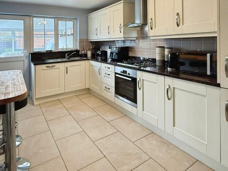 4 bedroom Detached house for sale in Smore Slade Hills, Oadby, LE2