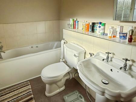 4 bedroom Detached house for sale in Smore Slade Hills, Oadby, LE2