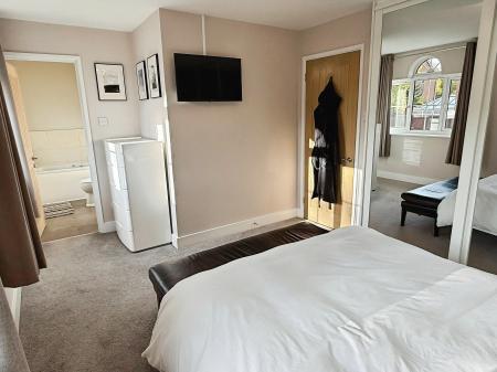 4 bedroom Detached house for sale in Smore Slade Hills, Oadby, LE2