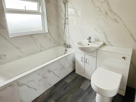 3 bedroom Semi-detached house for sale in Uplands Road, Oadby, LE2