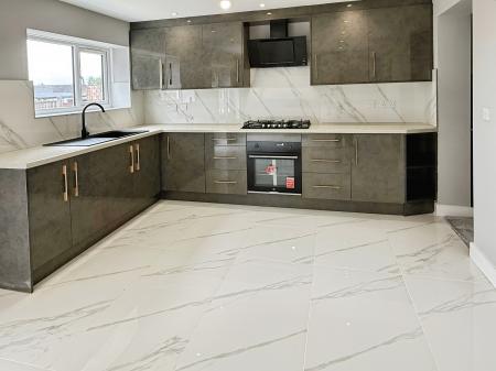 3 bedroom Semi-detached house for sale in Uplands Road, Oadby, LE2