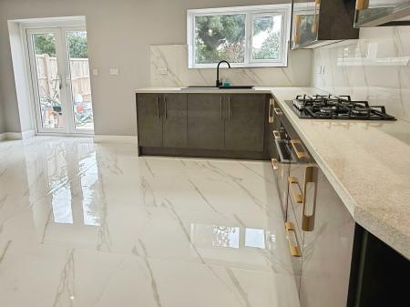 3 bedroom Semi-detached house for sale in Uplands Road, Oadby, LE2