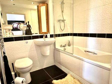 3 bedroom Flat for sale in Apartment 34