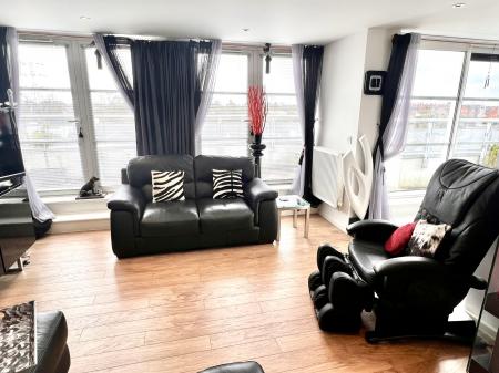 3 bedroom Flat for sale in Apartment 34