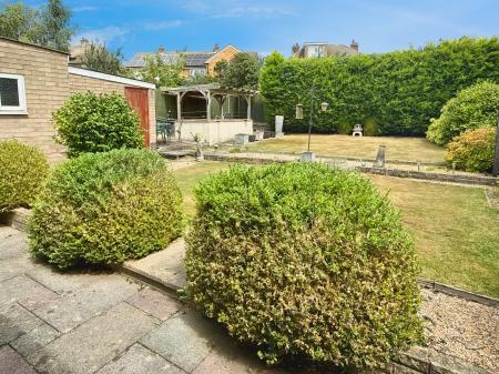 2 bedroom Detached bungalow for sale in Wayside Drive, Oadby, LE2