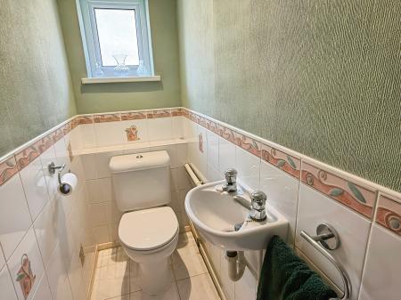 2 bedroom Detached bungalow for sale in Wayside Drive, Oadby, LE2