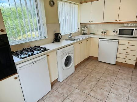2 bedroom Detached bungalow for sale in Wayside Drive, Oadby, LE2