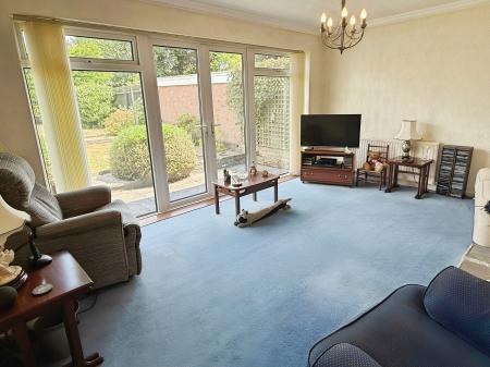 2 bedroom Detached bungalow for sale in Wayside Drive, Oadby, LE2