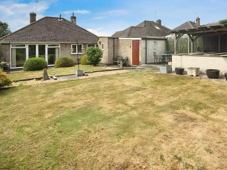 2 bedroom Detached bungalow for sale in Wayside Drive, Oadby, LE2