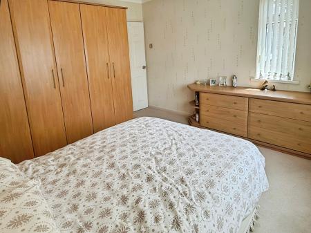 2 bedroom Detached bungalow for sale in Wayside Drive, Oadby, LE2