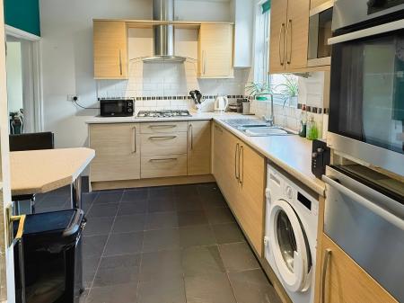 5 bedroom Semi-detached house for sale in Woodbank Road, Knighton, Leicester, LE2