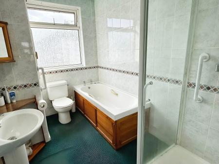 5 bedroom Semi-detached house for sale in Woodbank Road, Knighton, Leicester, LE2