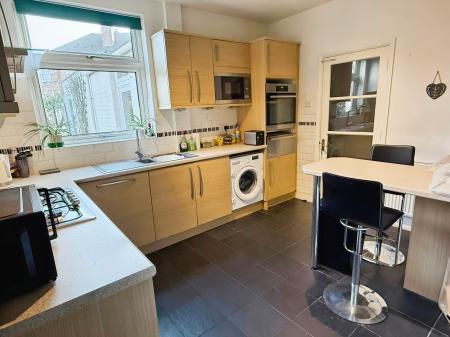5 bedroom Semi-detached house for sale in Woodbank Road, Knighton, Leicester, LE2