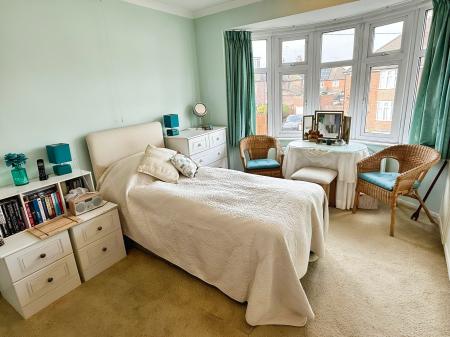 5 bedroom Semi-detached house for sale in Woodbank Road, Knighton, Leicester, LE2