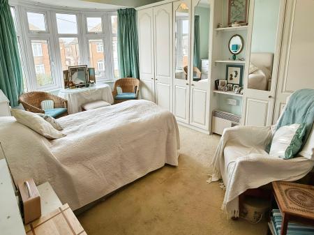 5 bedroom Semi-detached house for sale in Woodbank Road, Knighton, Leicester, LE2