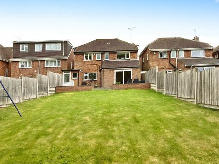 4 bedroom Detached house for sale in Ash Tree Road, Oadby, LE2
