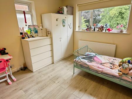 4 bedroom Detached house for sale in Ash Tree Road, Oadby, LE2