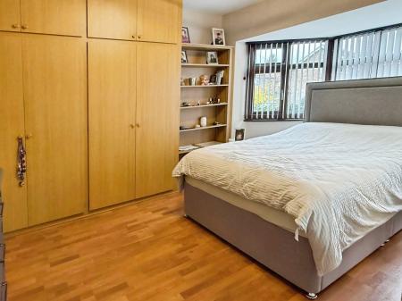 3 bedroom Semi-detached house for sale in Brambling Way, Oadby, LE2