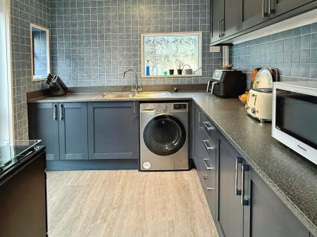 3 bedroom Semi-detached house for sale in Brambling Way, Oadby, LE2