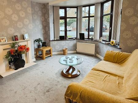 3 bedroom Semi-detached house for sale in Brambling Way, Oadby, LE2