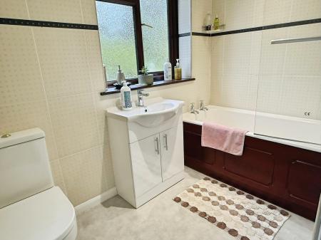 3 bedroom Semi-detached house for sale in Brambling Way, Oadby, LE2
