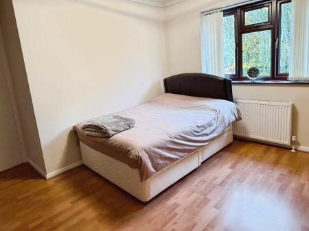 3 bedroom Semi-detached house for sale in Brambling Way, Oadby, LE2