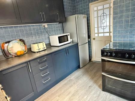 3 bedroom Semi-detached house for sale in Brambling Way, Oadby, LE2