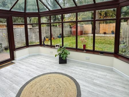 3 bedroom Semi-detached house for sale in Brambling Way, Oadby, LE2