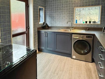 3 bedroom Semi-detached house for sale in Brambling Way, Oadby, LE2