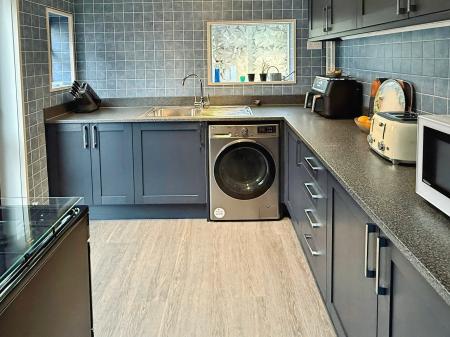 3 bedroom Semi-detached house for sale in Brambling Way, Oadby, LE2