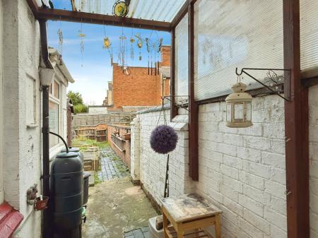 3 bedroom Terraced House for sale in Clarendon Park Road, Leicester, Leicester, LE2