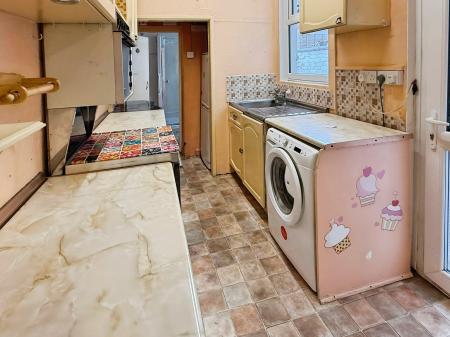 3 bedroom Terraced House for sale in Clarendon Park Road, Leicester, Leicester, LE2