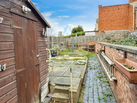 3 bedroom Terraced House for sale in Clarendon Park Road, Leicester, Leicester, LE2