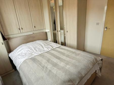 2 bedroom Flat for sale in Saxthorpe Road, Hamilton, LE5