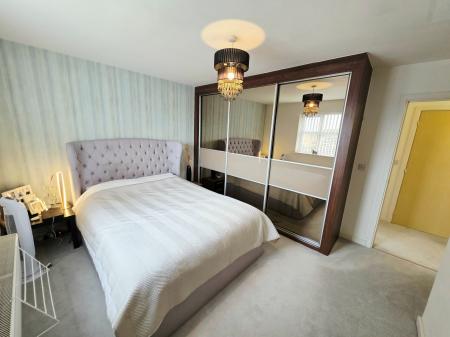 2 bedroom Flat for sale in Saxthorpe Road, Hamilton, LE5