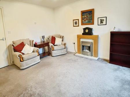 2 bedroom Flat for sale in St Pauls Close, Oadby, LE2