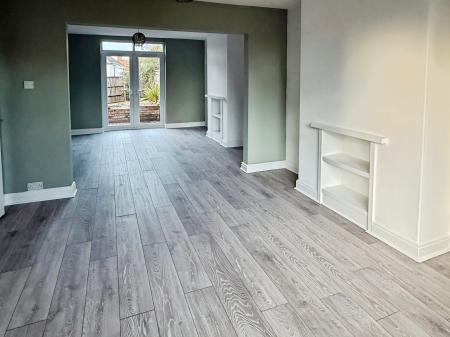 3 bedroom Semi-detached house for sale in Grosvenor Crescent, Oadby, LE2