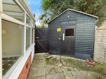 3 bedroom Semi-detached house for sale in Grosvenor Crescent, Oadby, LE2