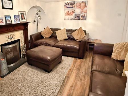 3 bedroom Semi-detached house for sale in Uplands Road, Oadby, LE2