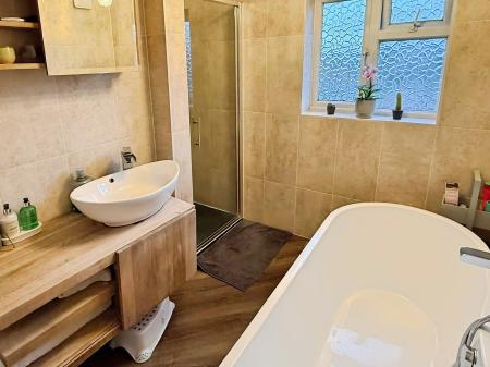 3 bedroom Semi-detached house for sale in Uplands Road, Oadby, LE2