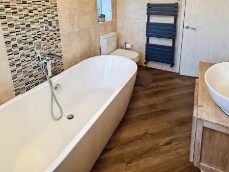 3 bedroom Semi-detached house for sale in Uplands Road, Oadby, LE2