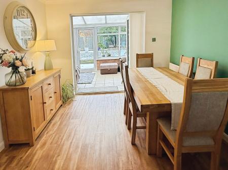 4 bedroom Detached house for sale in Devonia Road, Oadby, LE2