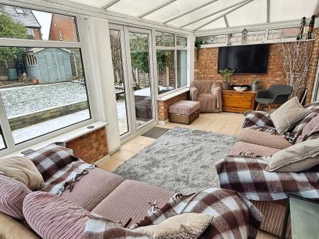 4 bedroom Detached house for sale in Devonia Road, Oadby, LE2