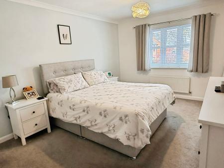 4 bedroom Detached house for sale in Devonia Road, Oadby, LE2