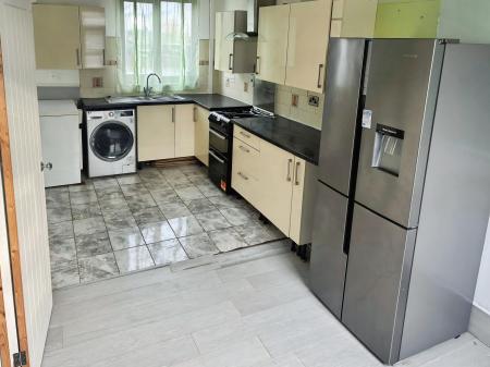 3 bedroom Semi-detached house for sale in Southfields Drive, Leicester, LE2