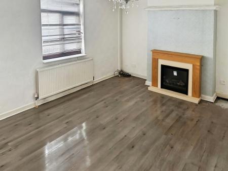 3 bedroom Semi-detached house for sale in Southfields Drive, Leicester, LE2