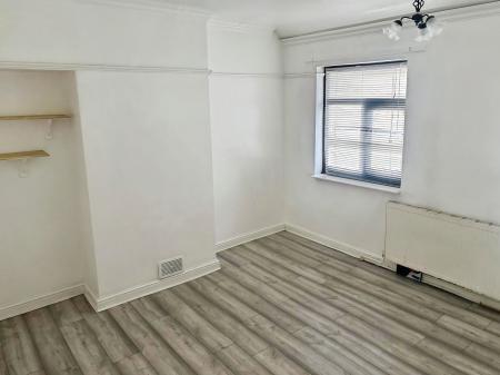 3 bedroom Semi-detached house for sale in Southfields Drive, Leicester, LE2