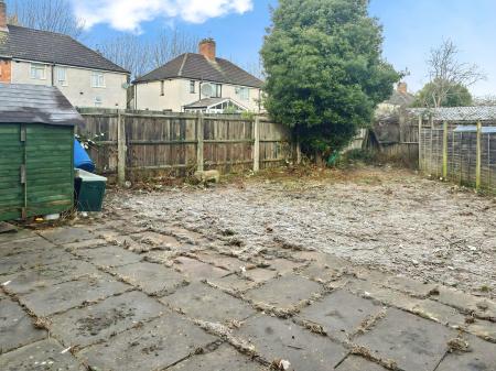 3 bedroom Semi-detached house for sale in Southfields Drive, Leicester, LE2