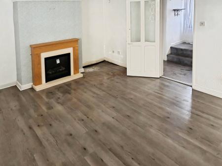 3 bedroom Semi-detached house for sale in Southfields Drive, Leicester, LE2